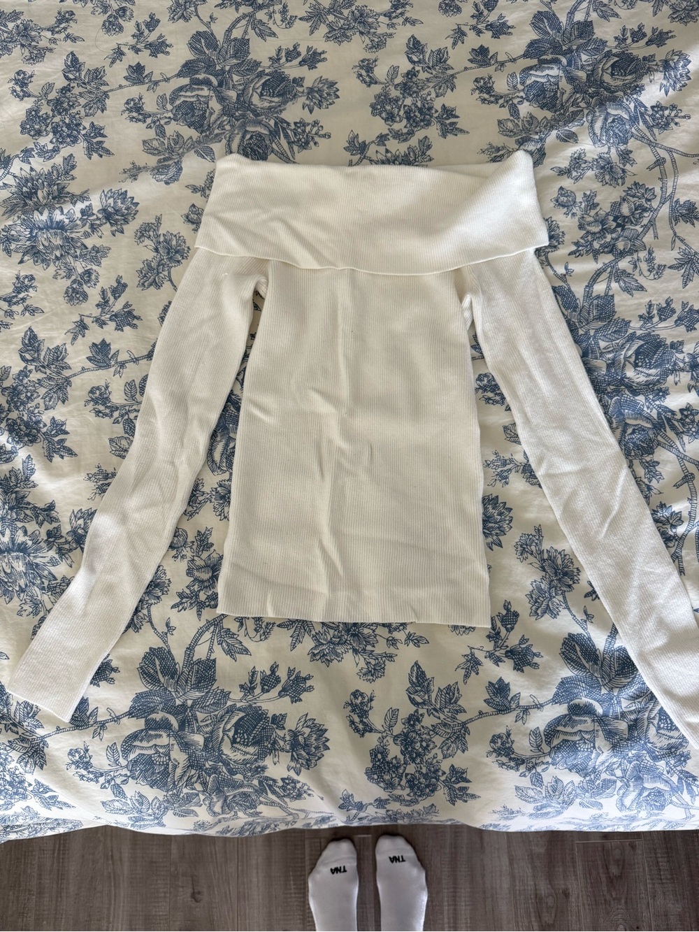 Wilfred Off-Shoulder Ribbed Sweater